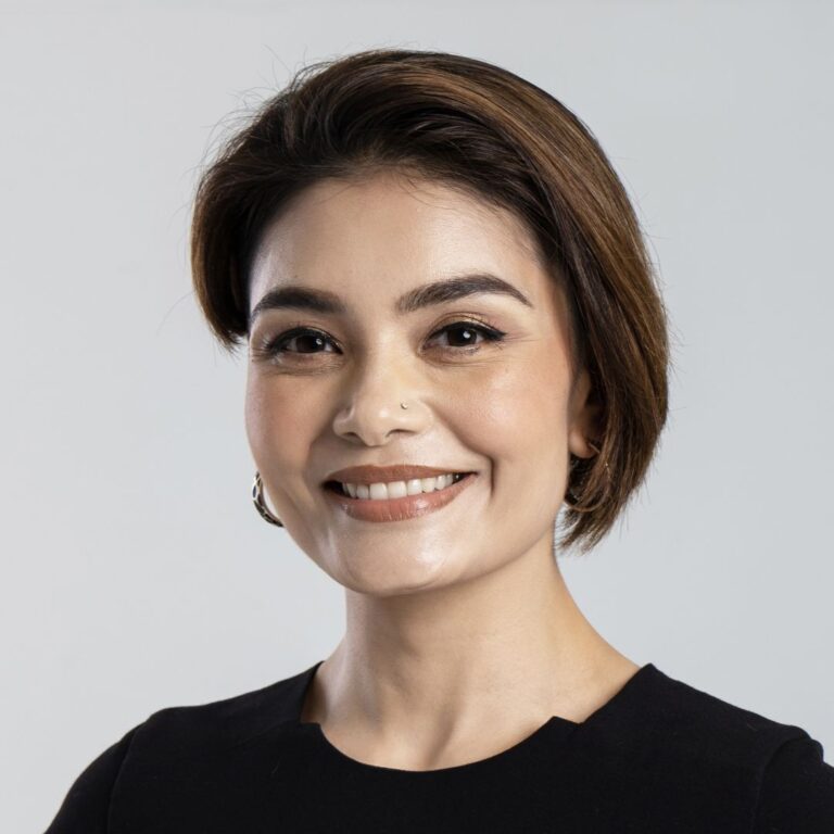 Tehmina Kaoosji headshot